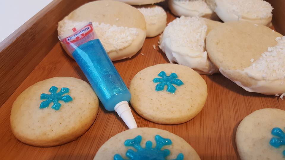Frozen inspired biscuits - Dr Oetker Glitter Writing Gel blue