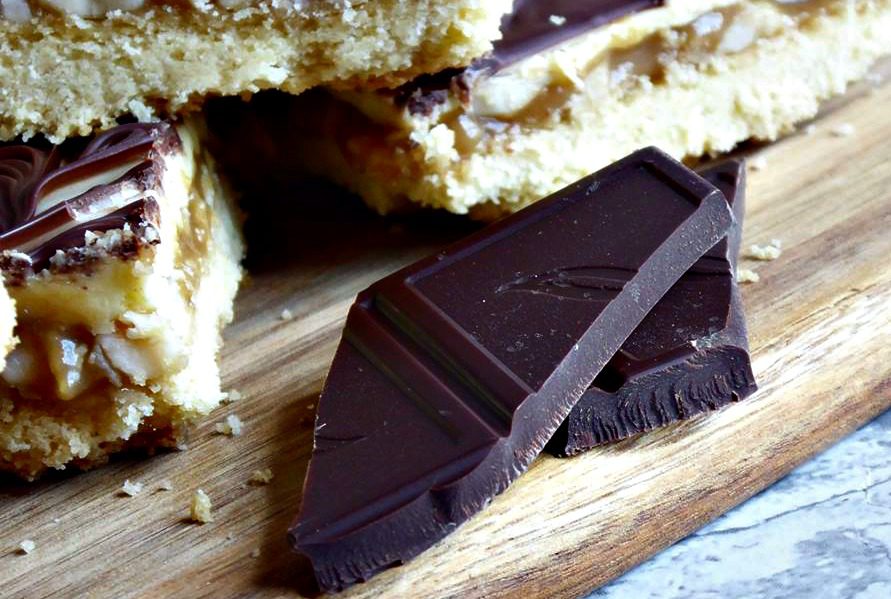 Peanut-salted caramel Millionaire's shortbread choc