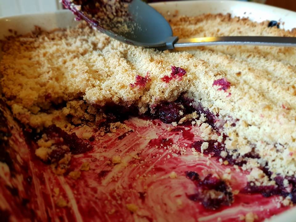 Crumble, apply & blackberry crumble