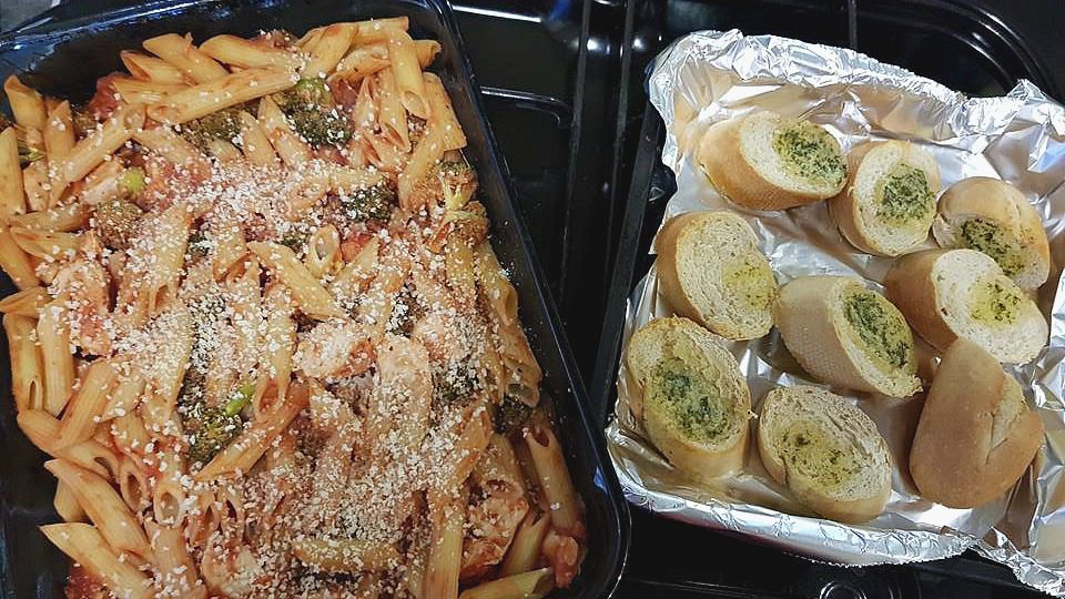 Chicken broccoli pasta bake garlic bread