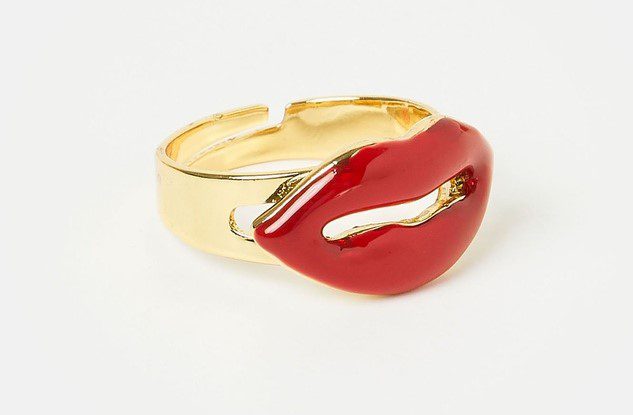 The Iconic lips ring