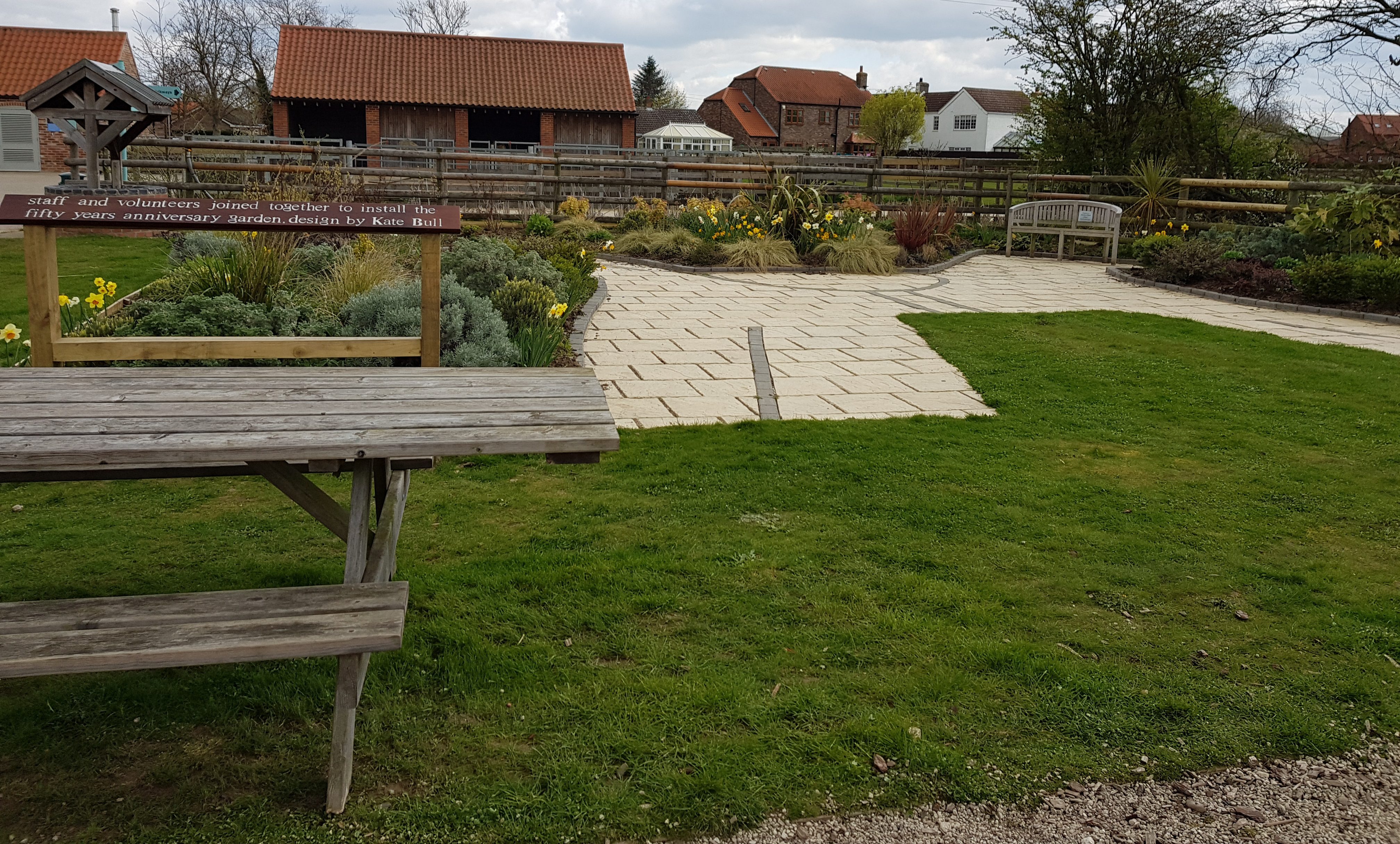 Outdoor picnic area2