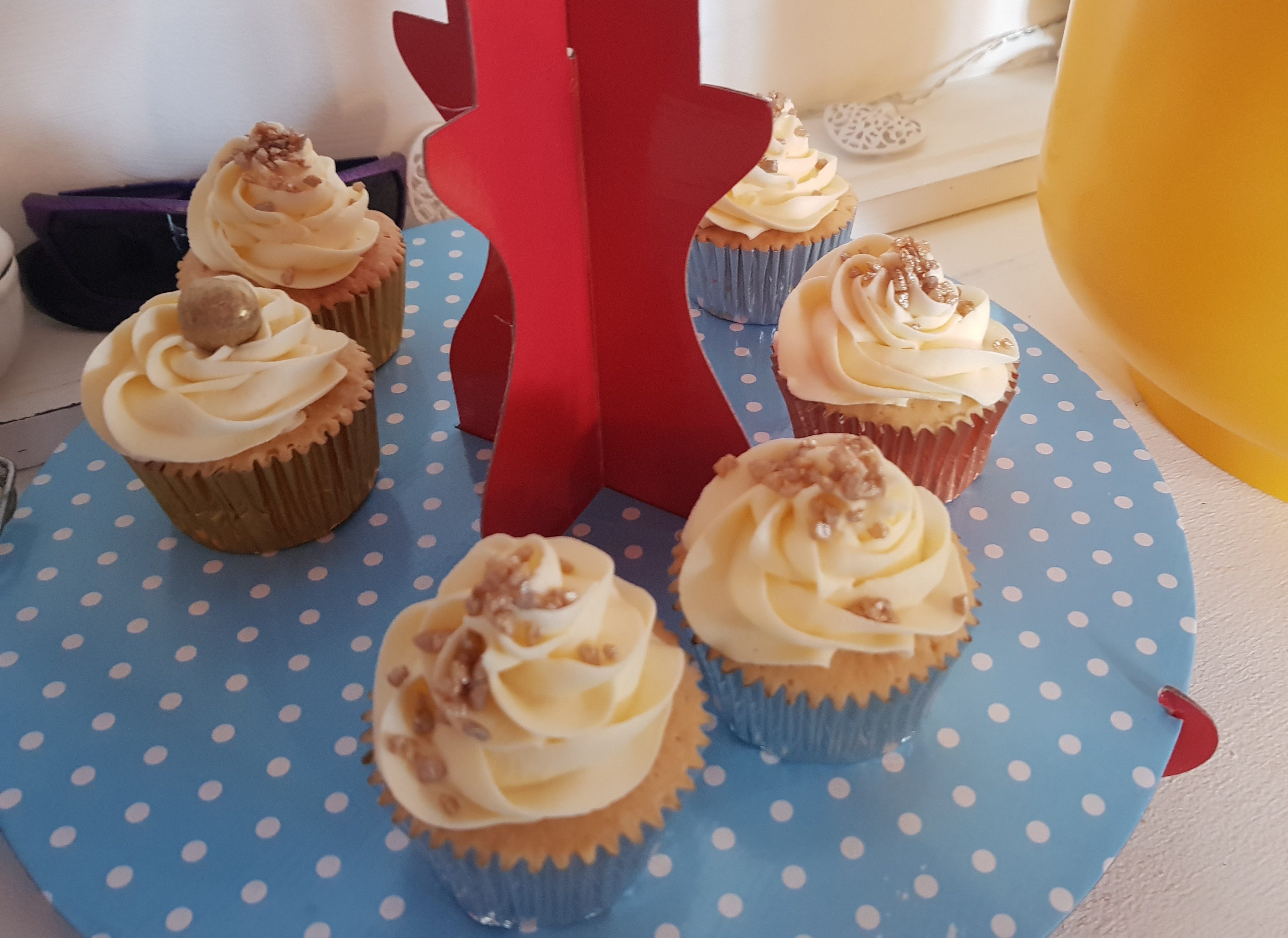 Cupcakes with golden decoration