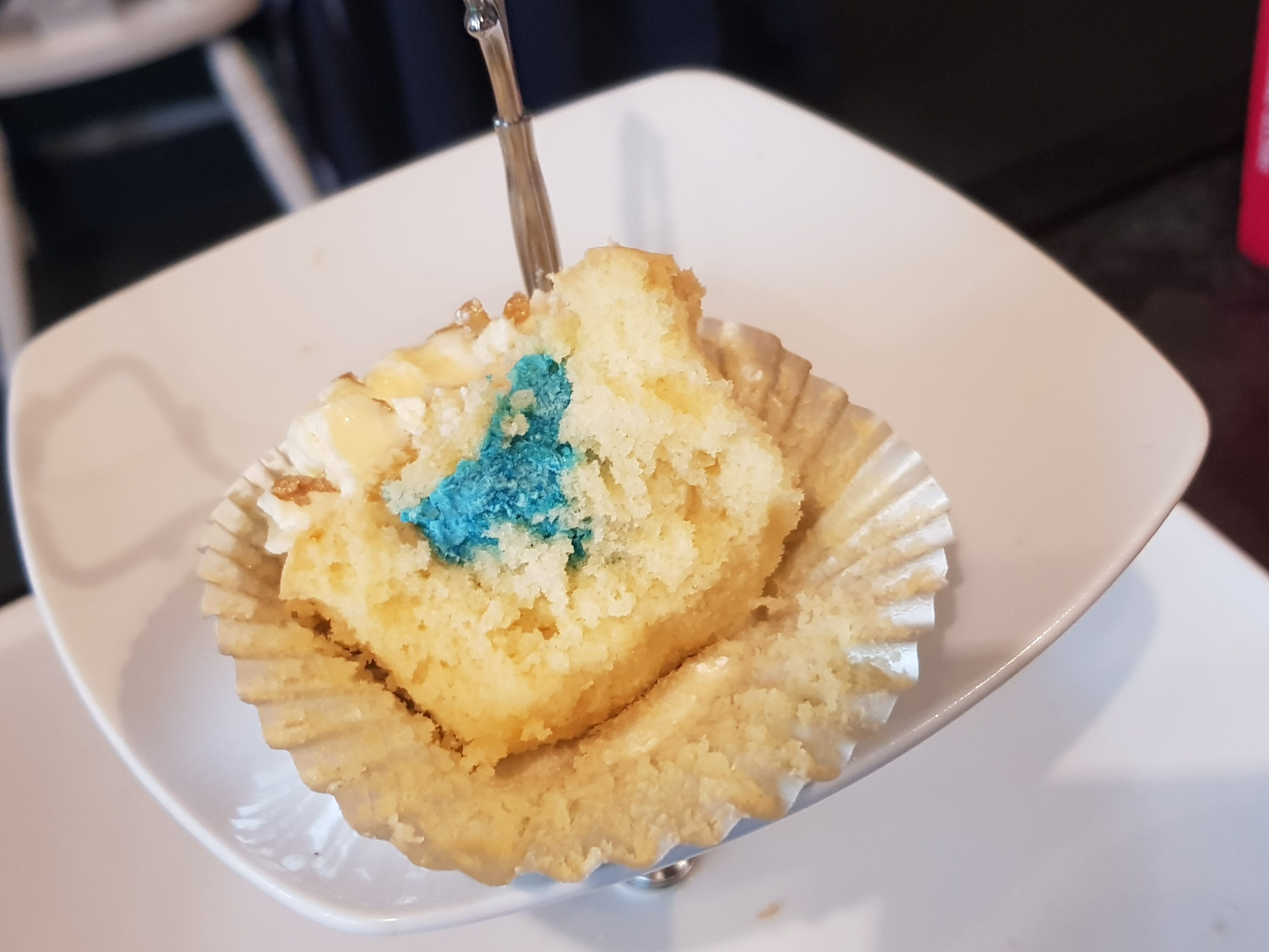 Sorting hat reveal cupcakes, blue centre