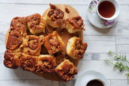 Sticky cinnamon and walnut breakfast buns