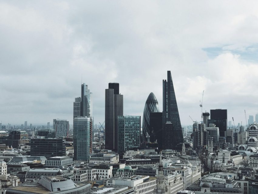 Flexible and Precise Workspace and Engineering Solutions for Demanding Professionals